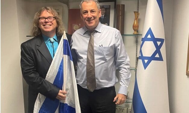 Israel’s Consul General personally thanks the man who carries the flag